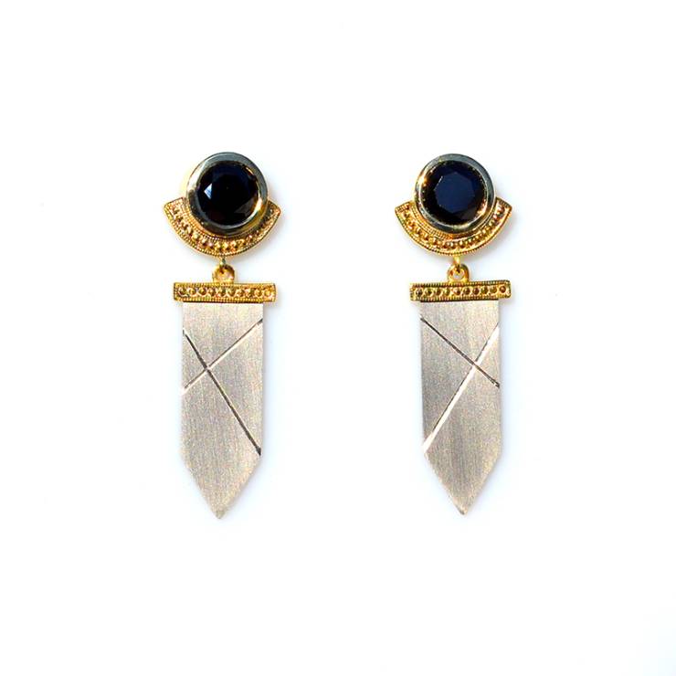 Bearded Round Spear Earrings - Black Stone