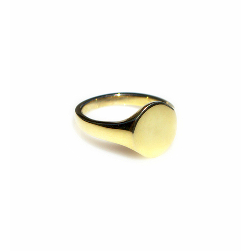 Plain Oval Signet Ring (Medium)